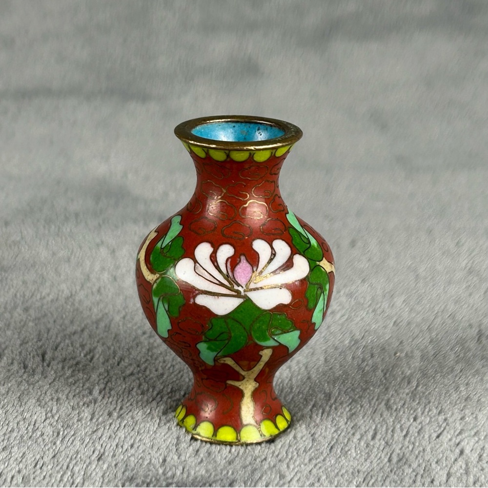 Vintage Miniature‎ Cloisonne Bud Vase Burgundy Lotus Flower Motif Enameled Brass